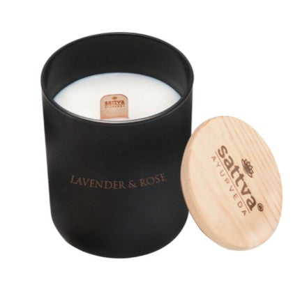 Natūrali kvapni žvakė „Levanda Rožė“ (Lavender Rose), Sattva Ayurveda