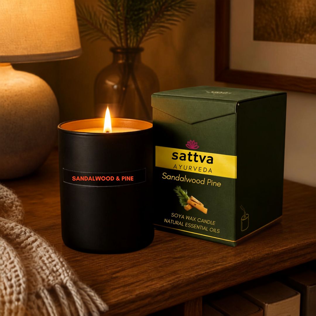 Natūrali kvapni žvakė „Sandalmedis ir pušis“ (Sandalwood & Pine), Sattva Ayurveda